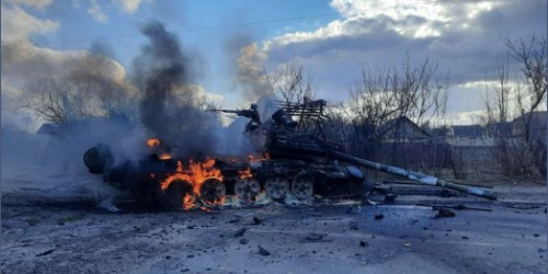 Brennender russischer Panzer 2 - bei Tschernikov