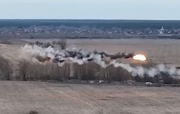 Abschuss russischer Hubschrauber-4: Der Hubschrauber fliegt brennend weiter